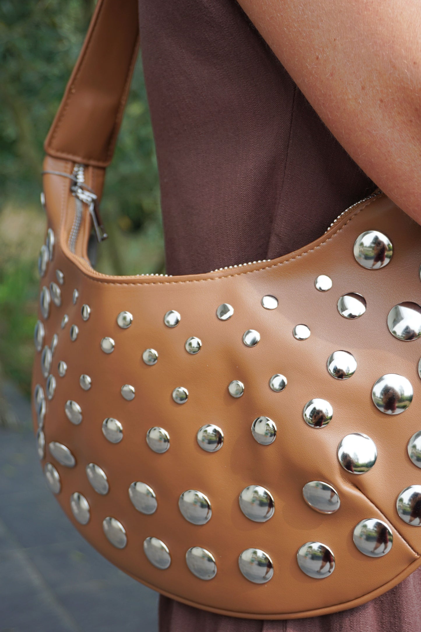 Sac marron clair épaule similicuir rivet clouté