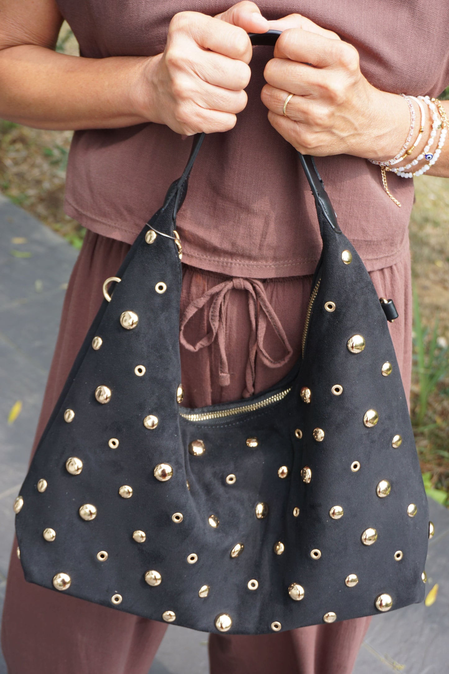 Sac noir épaule effet daim clouté
