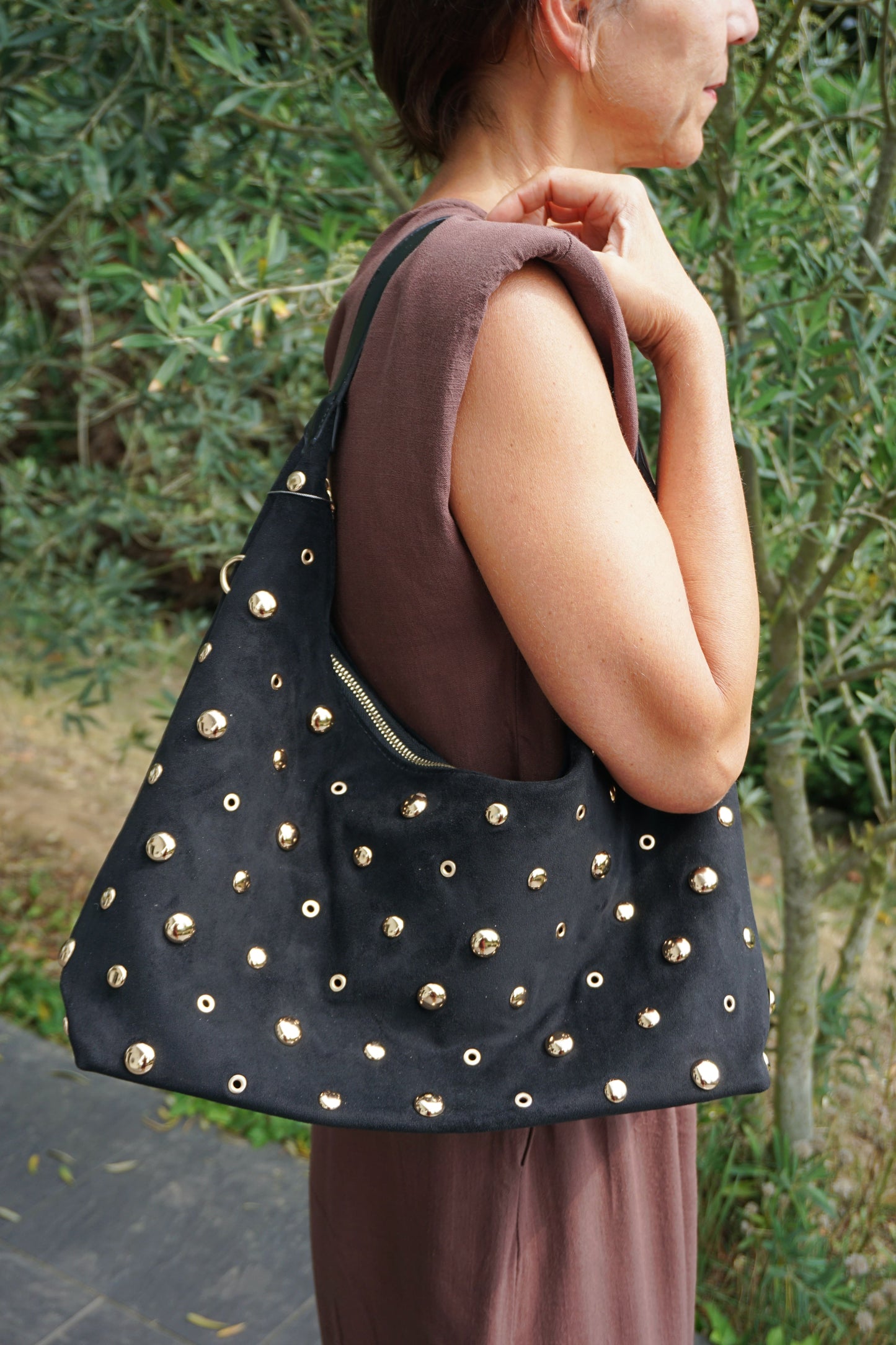 Sac noir épaule effet daim clouté