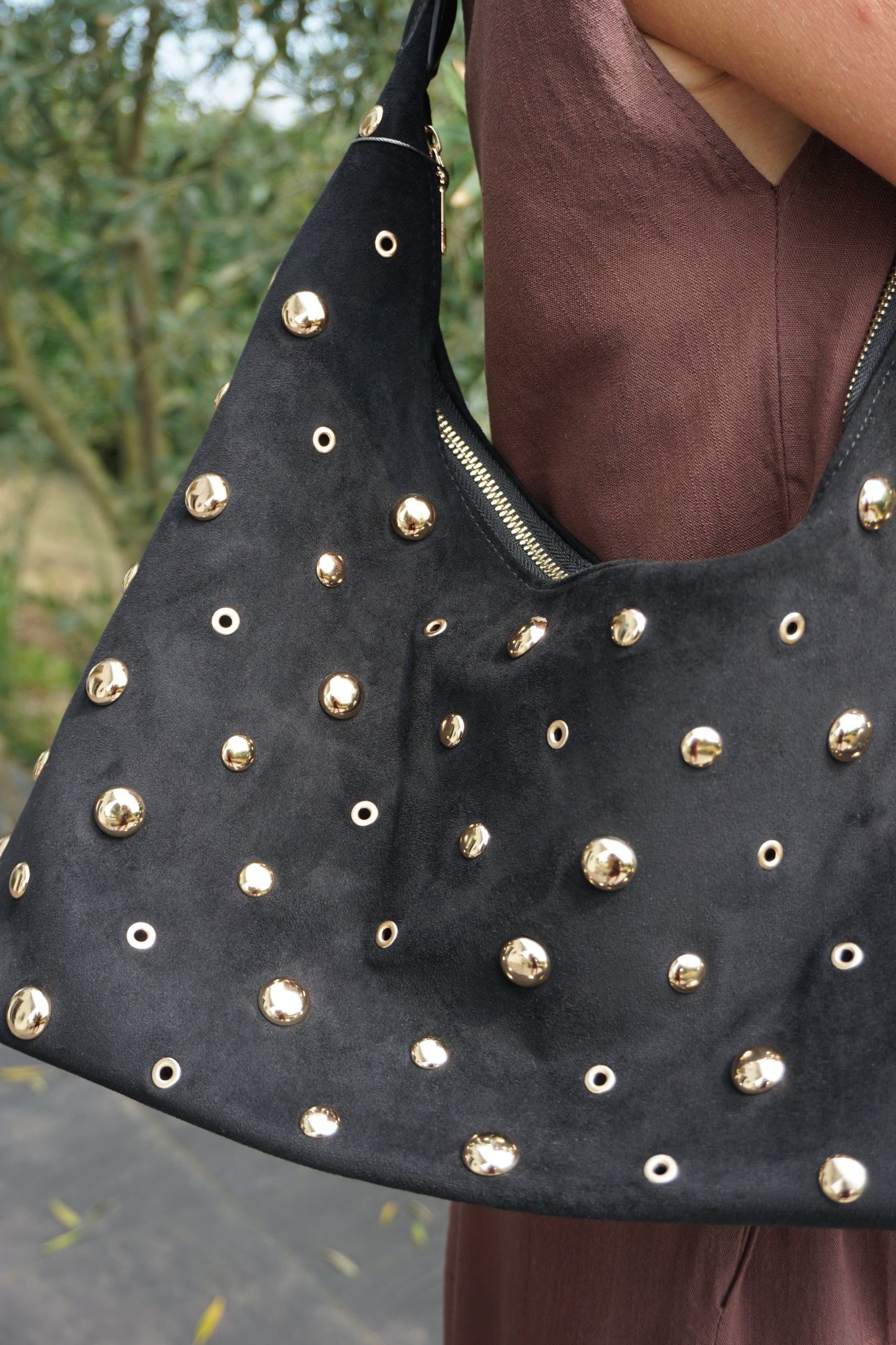 Sac noir épaule effet daim clouté
