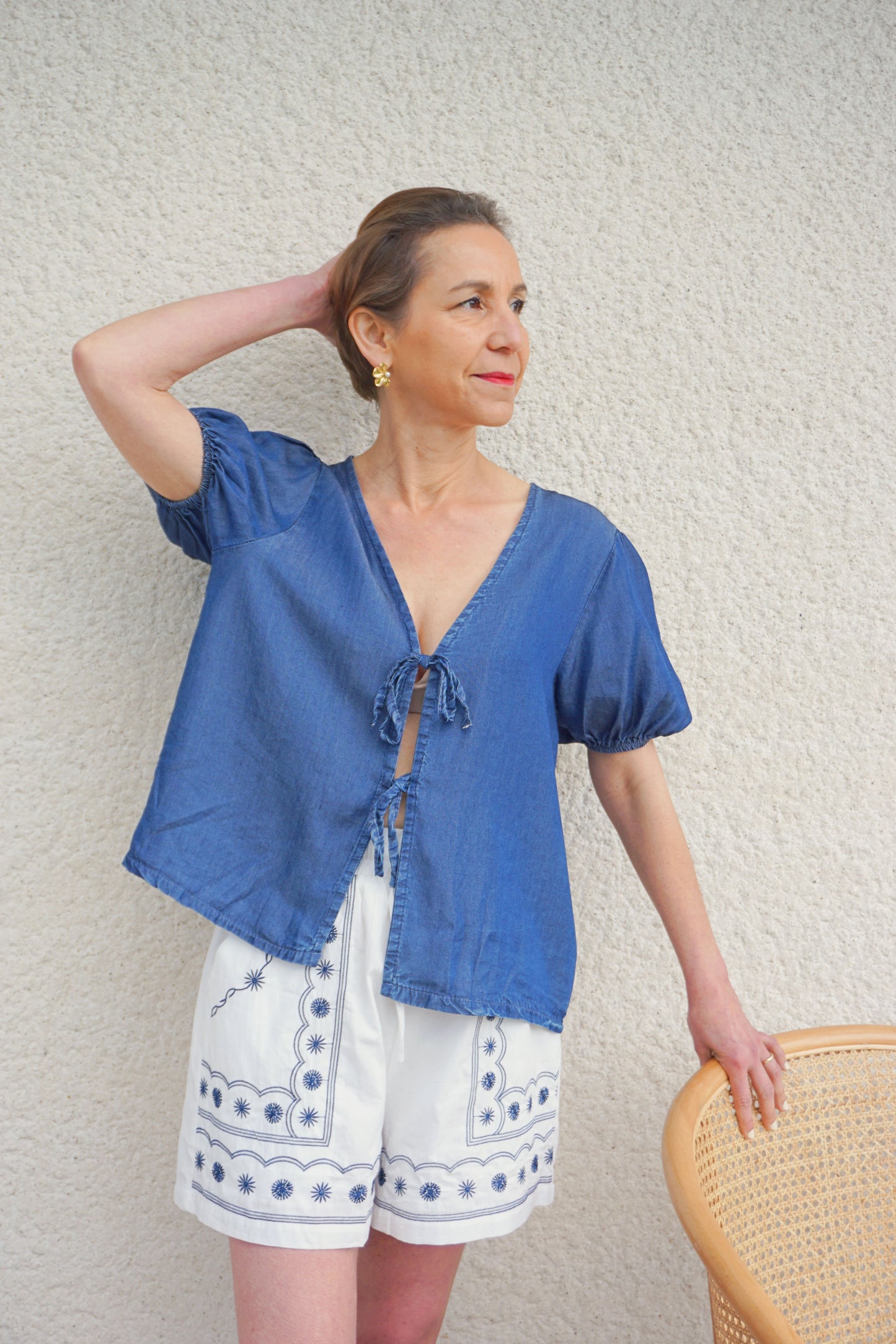 Short blanc motifs soleils bleu marine coton