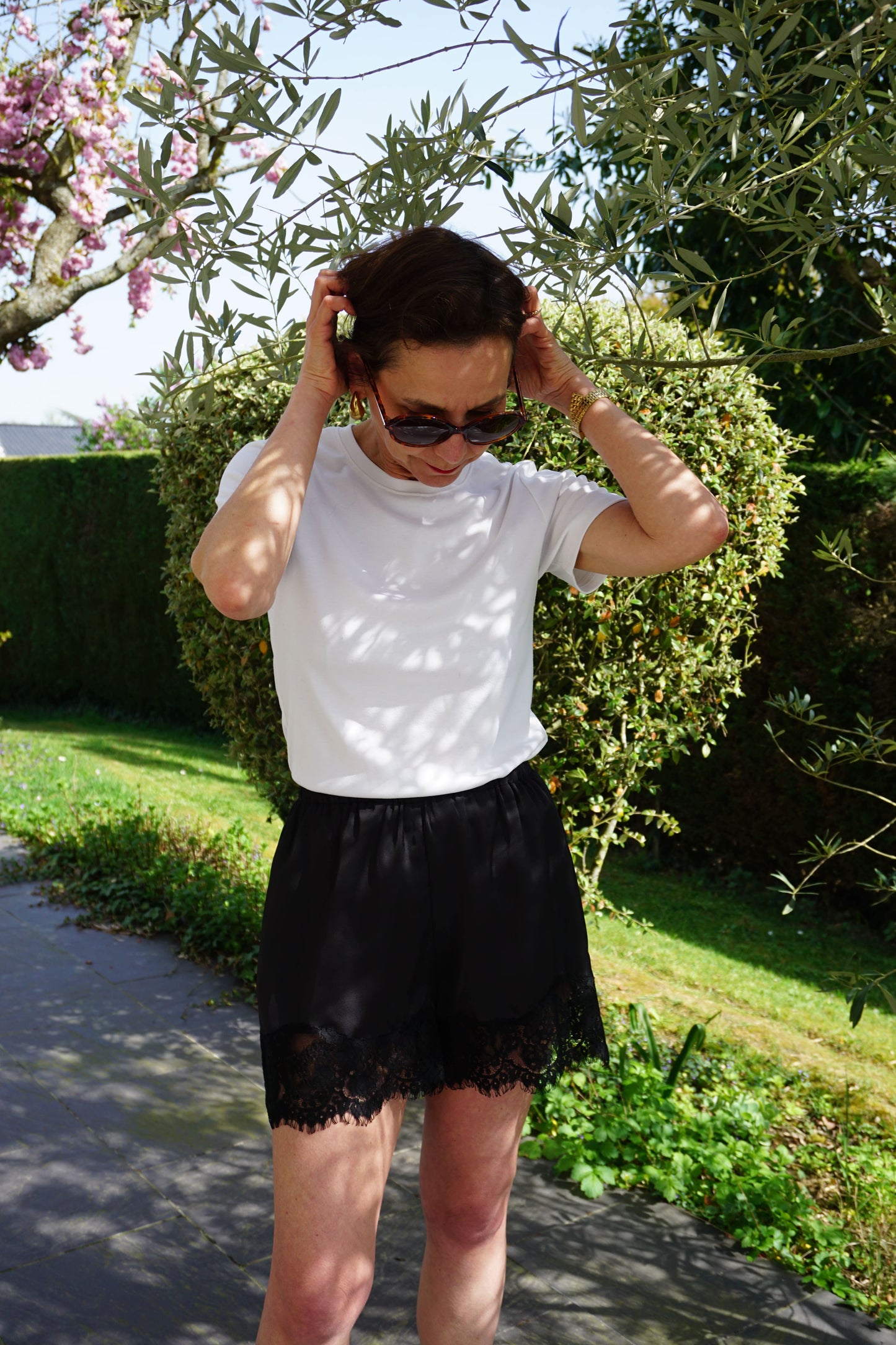 Short satiné et dentelle noir