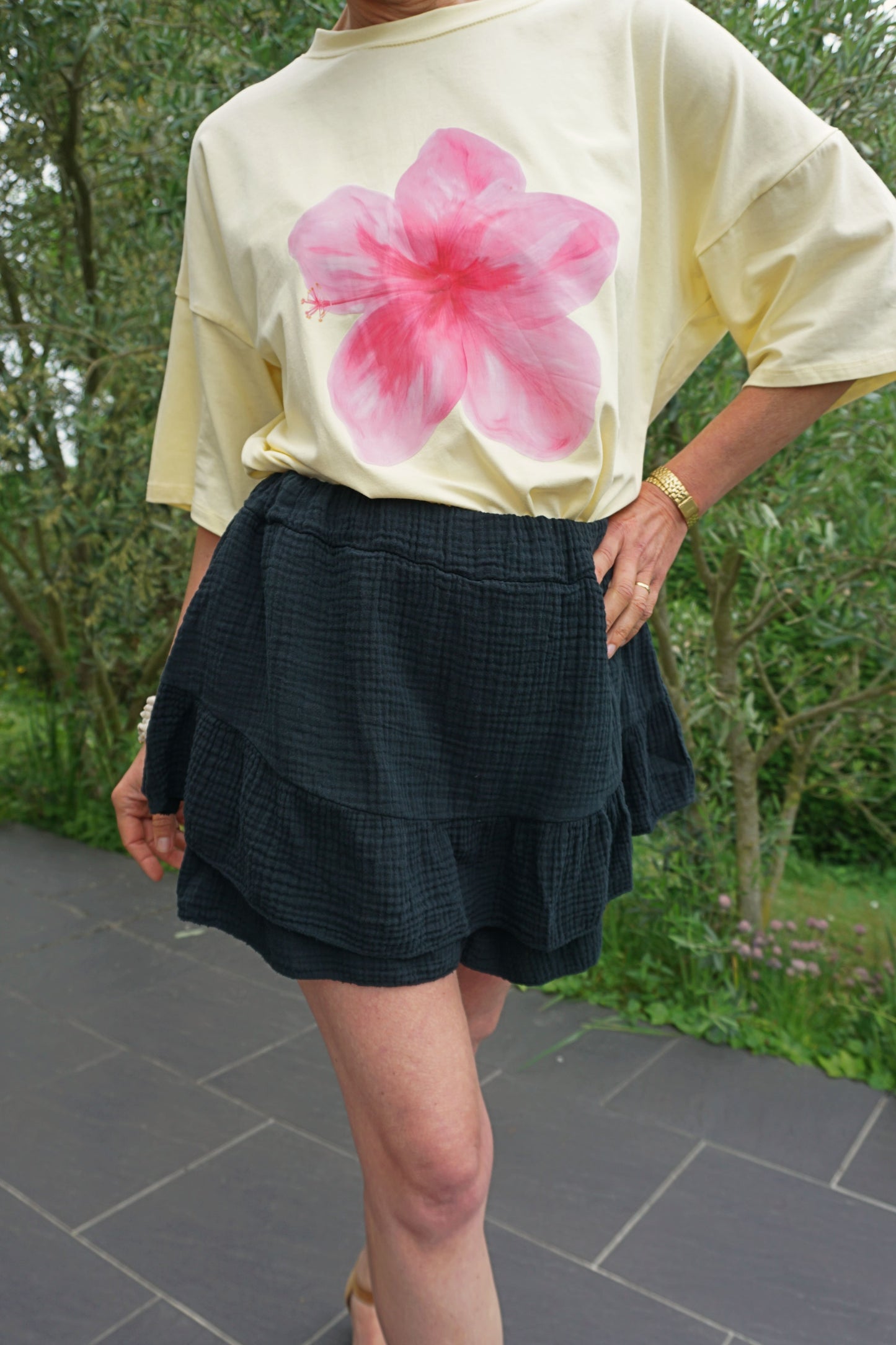 Tee-shirt jaune imprimé fleur hibiscus