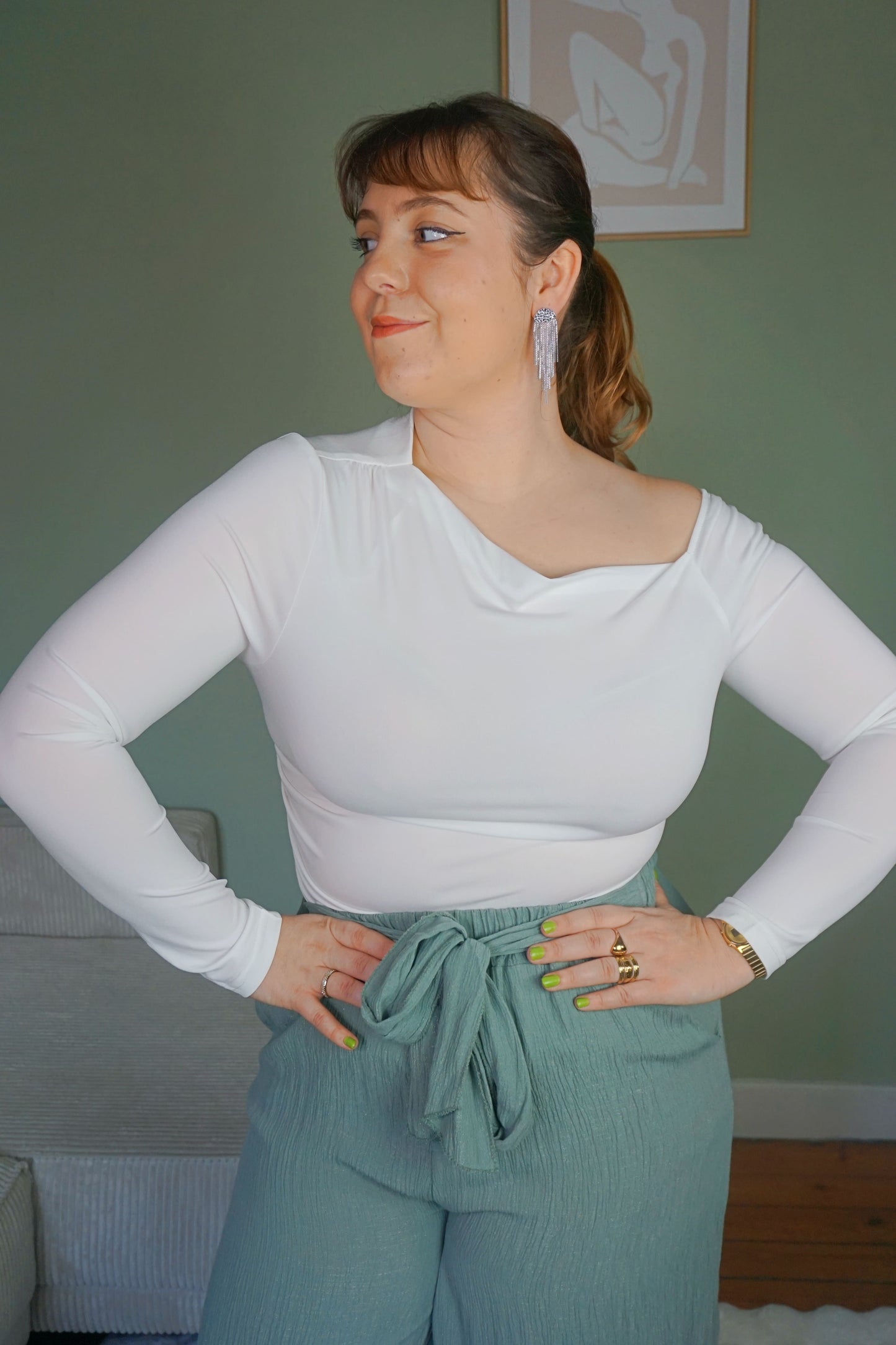 Top blanc épaule dénudée asymétrique