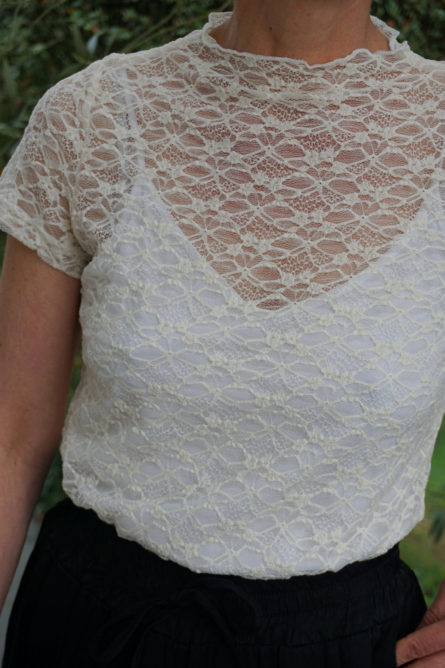 Top manches courtes crème dentelle