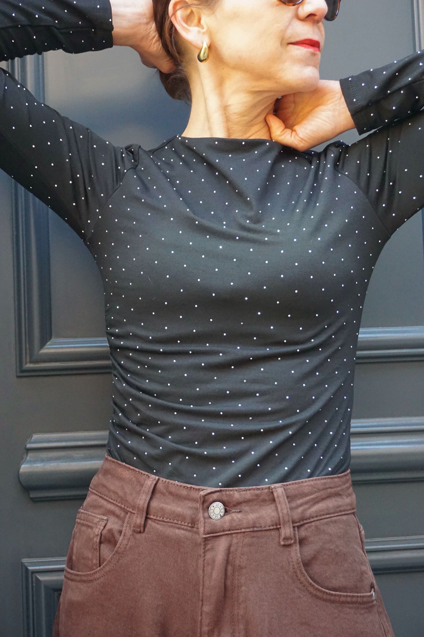 Top moulant noir et strass