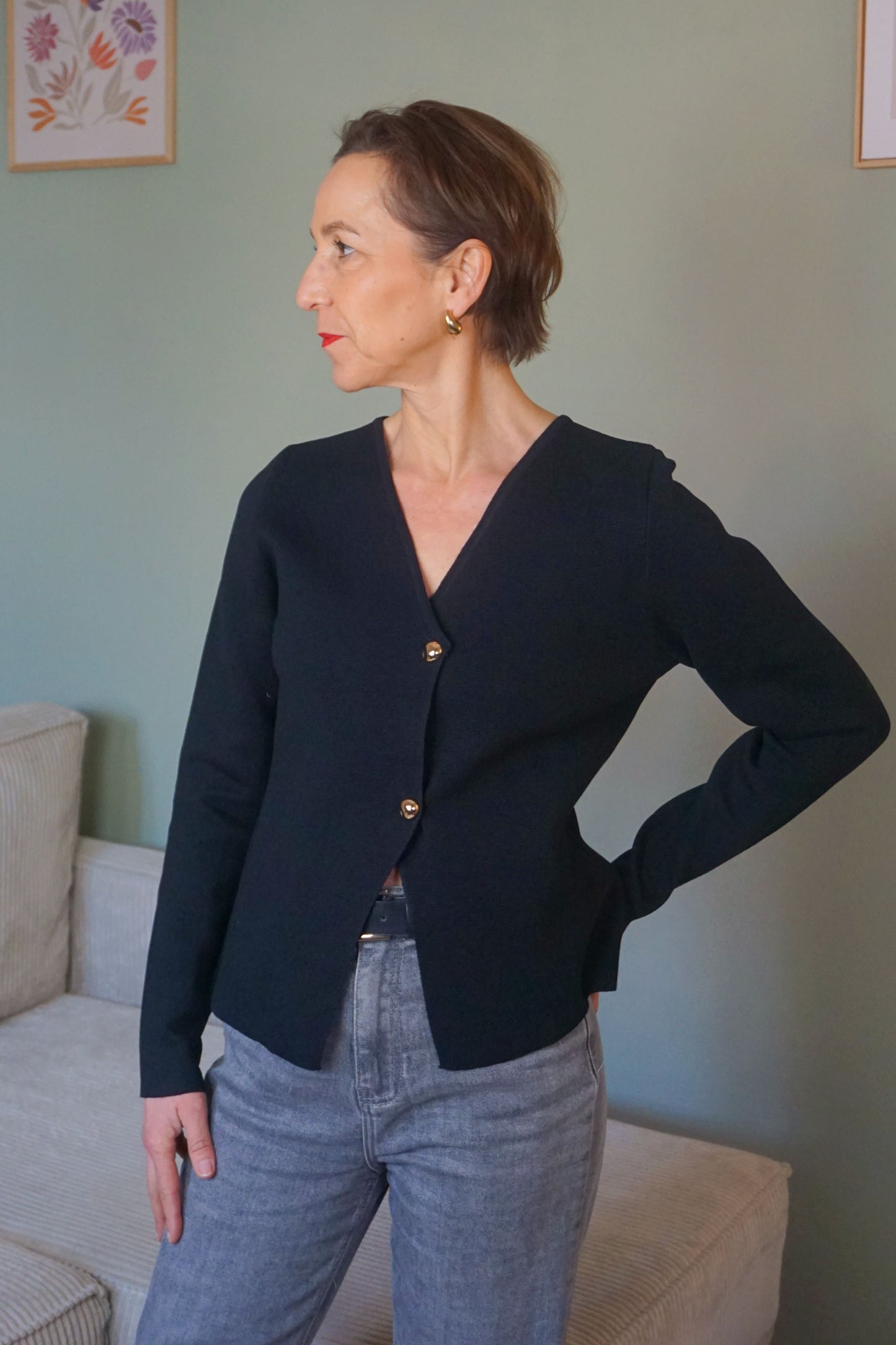 Top noir ouvert boutons dorés