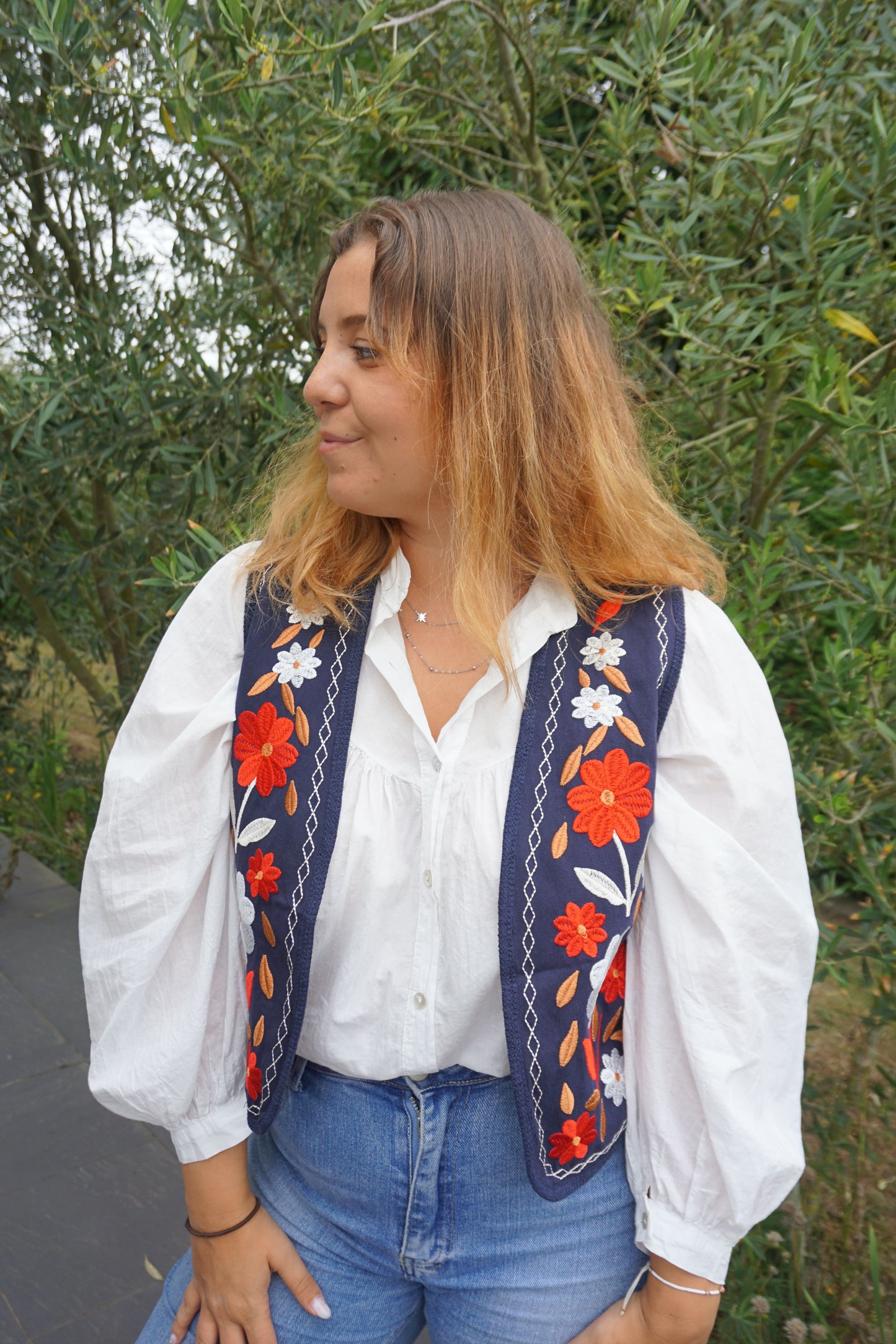 Veste gilet boléro bleu marine broderies fleurs