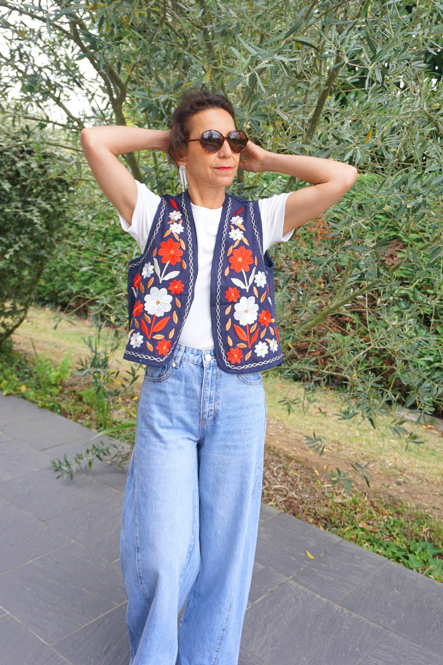Veste gilet boléro bleu marine broderies fleurs
