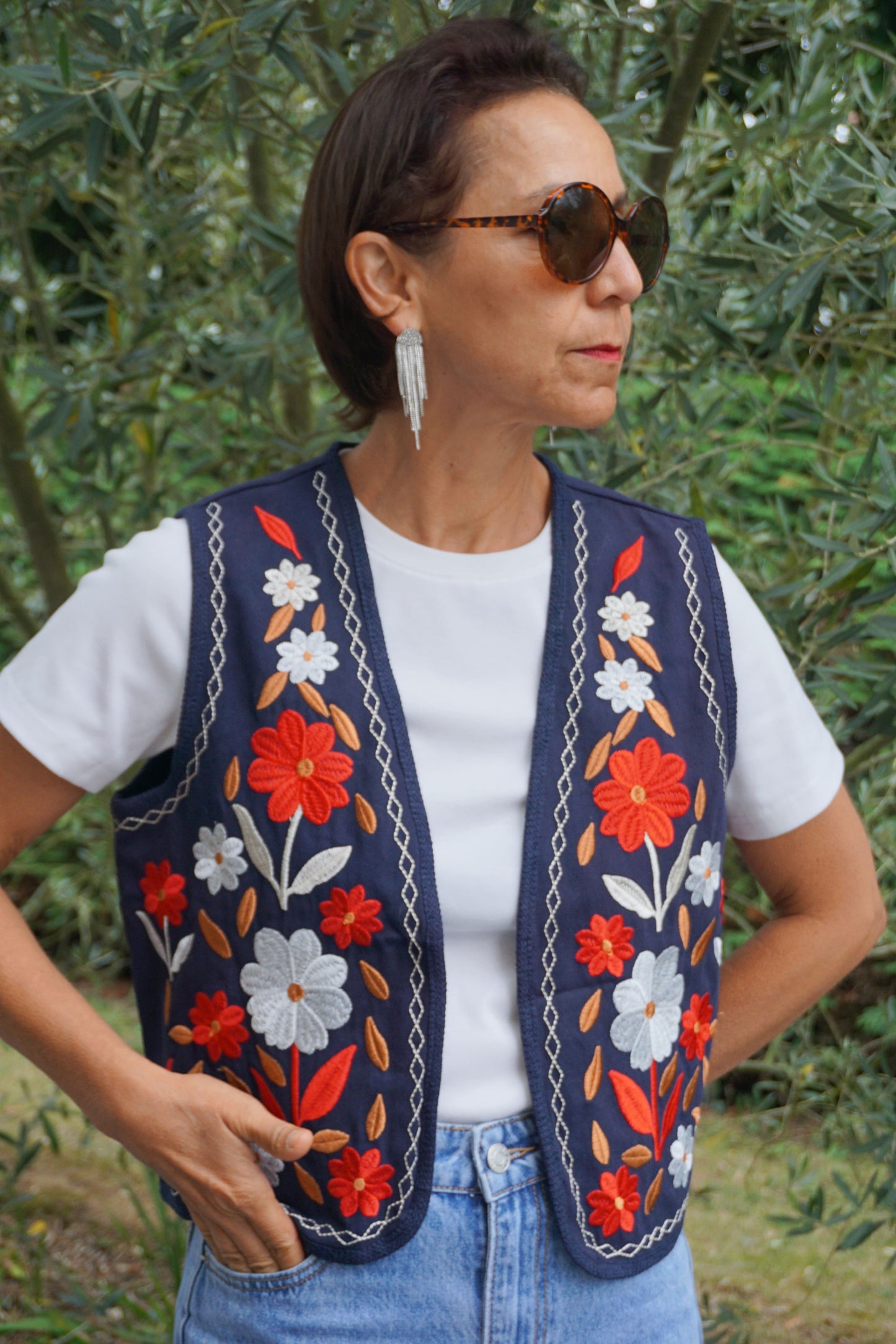 Veste gilet boléro bleu marine broderies fleurs