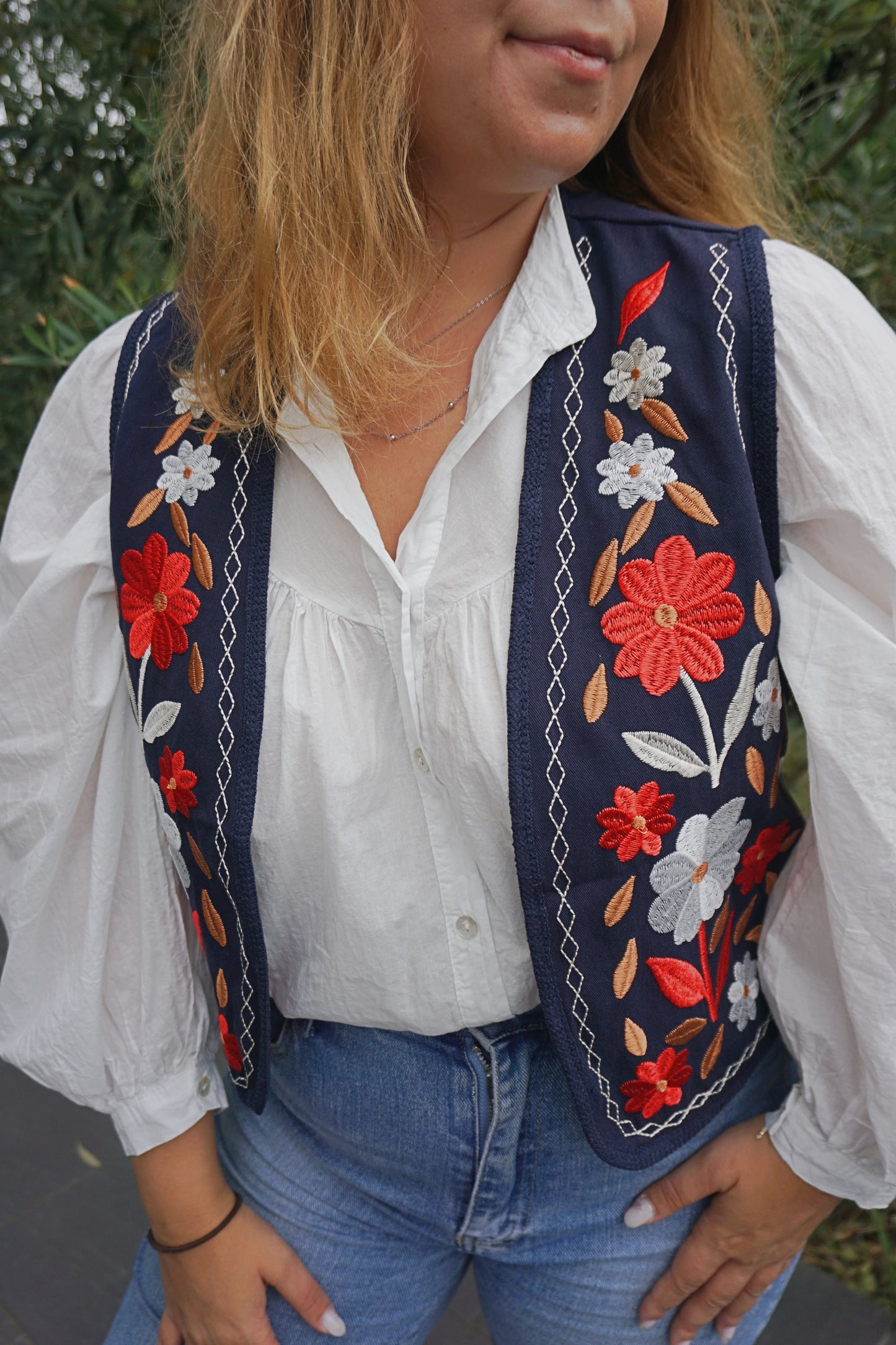 Veste gilet boléro bleu marine broderies fleurs