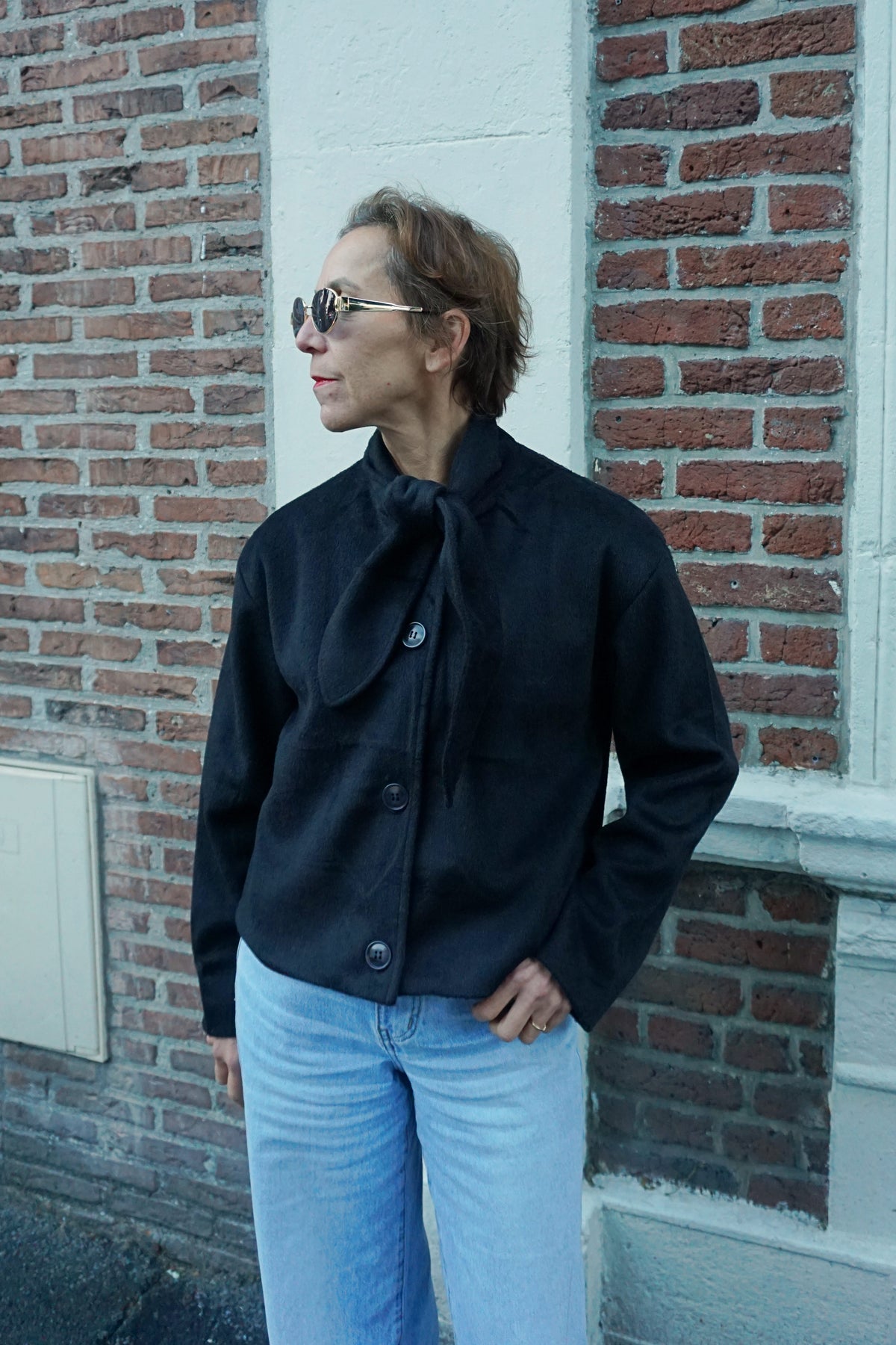Veste noire douce à nouer écharpe