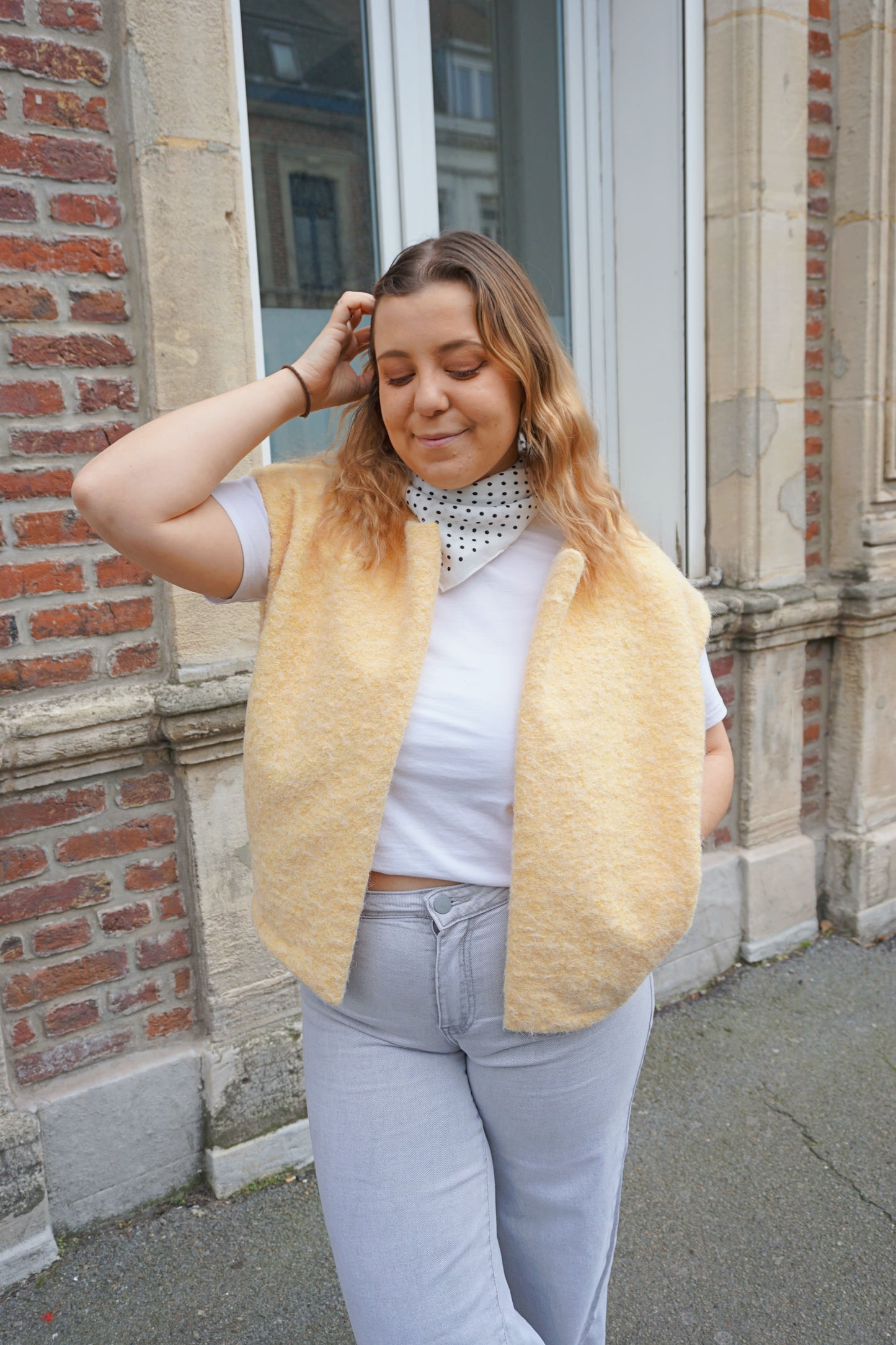 Veste sans manches en feutrine jaune beurre