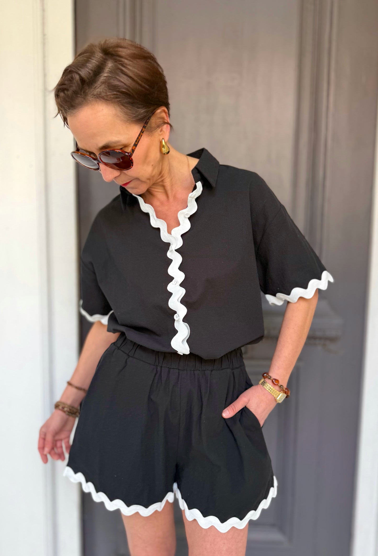 Ensemble noir liseré blanc