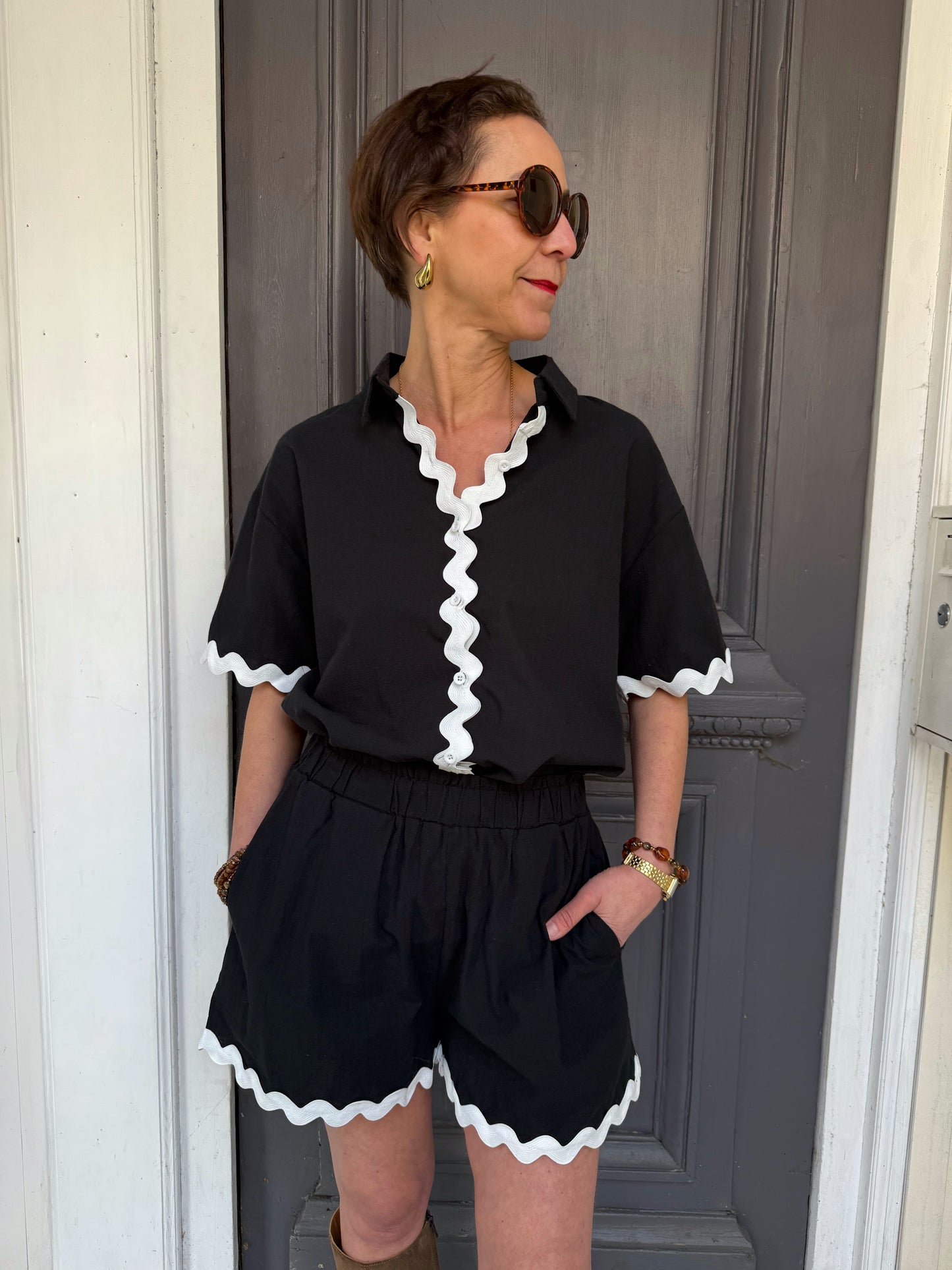 Ensemble noir liseré blanc