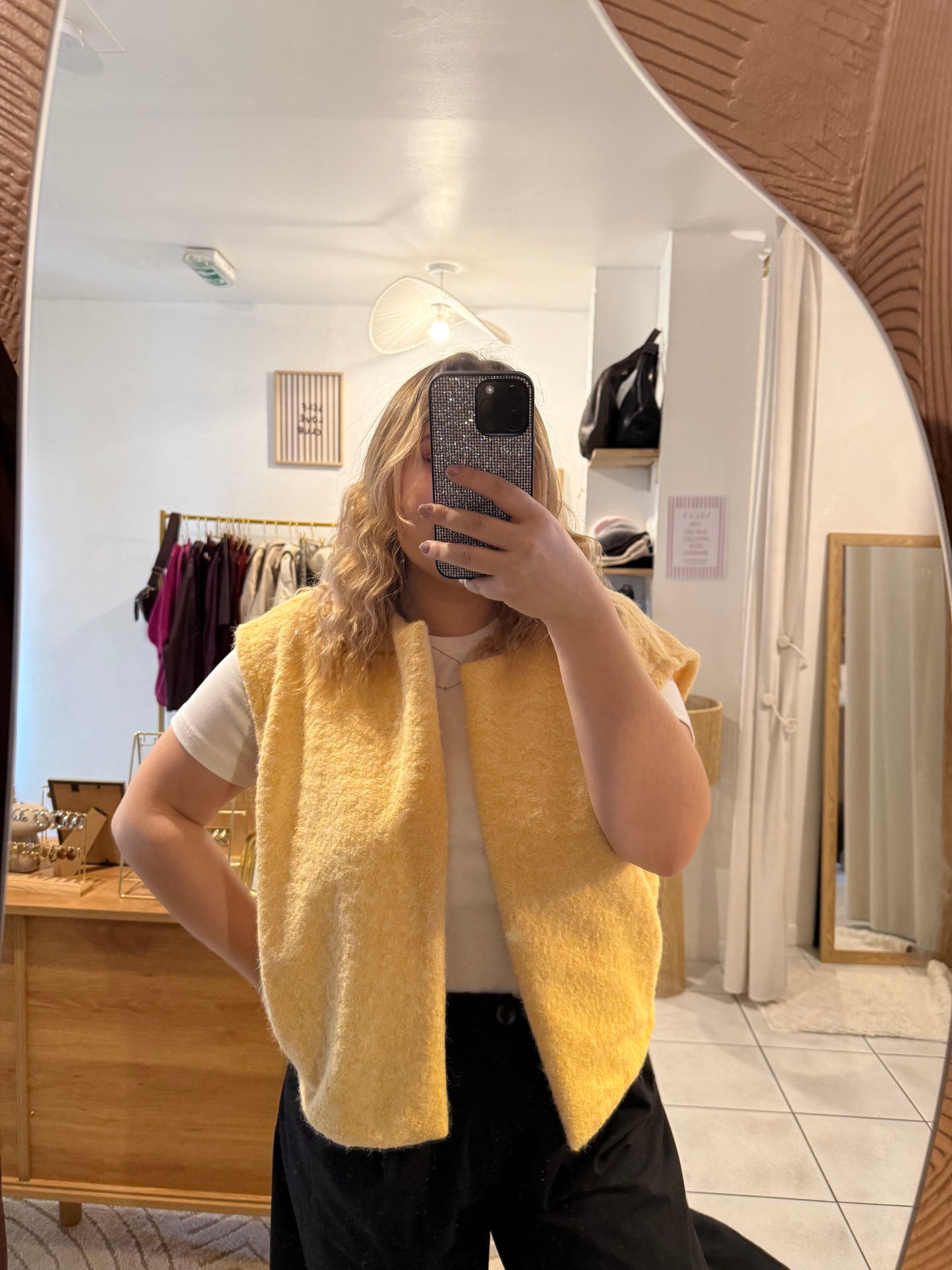Veste sans manches en feutrine jaune beurre