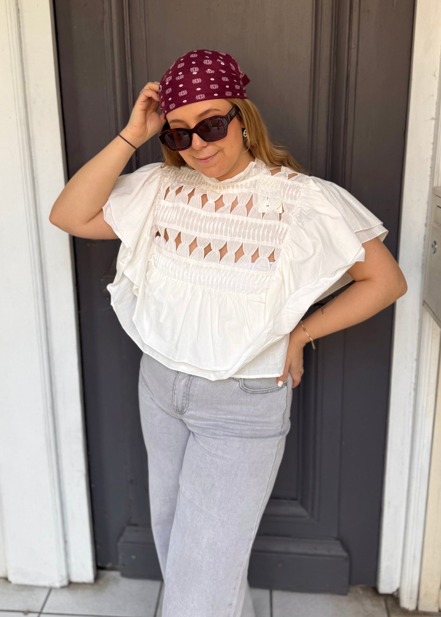 Blouse blanche à volants ouvertures losanges