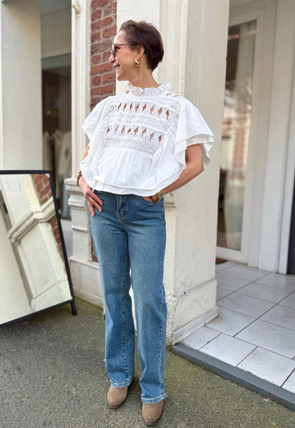 Blouse blanche à volants ouvertures losanges