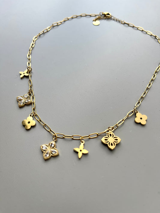 Collier doré breloques charms trèfles