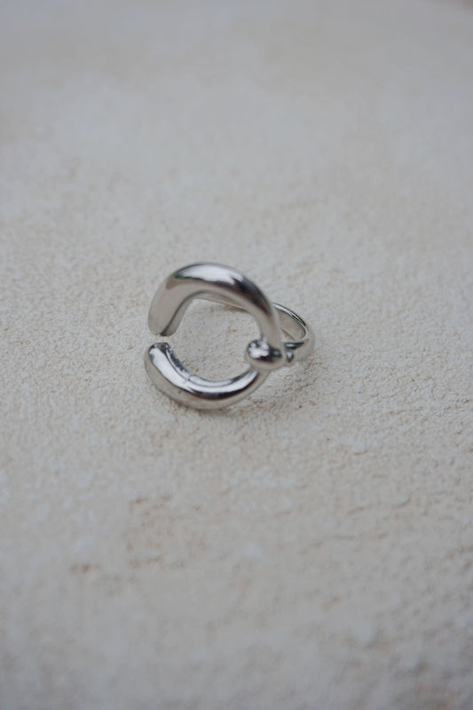 Bague argentée boucle ronde design