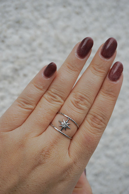 Bague argentée double étoile et strass