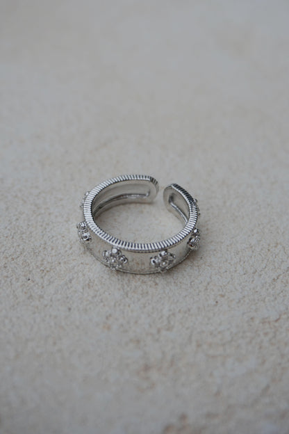 Bague argentée trèfles et strass