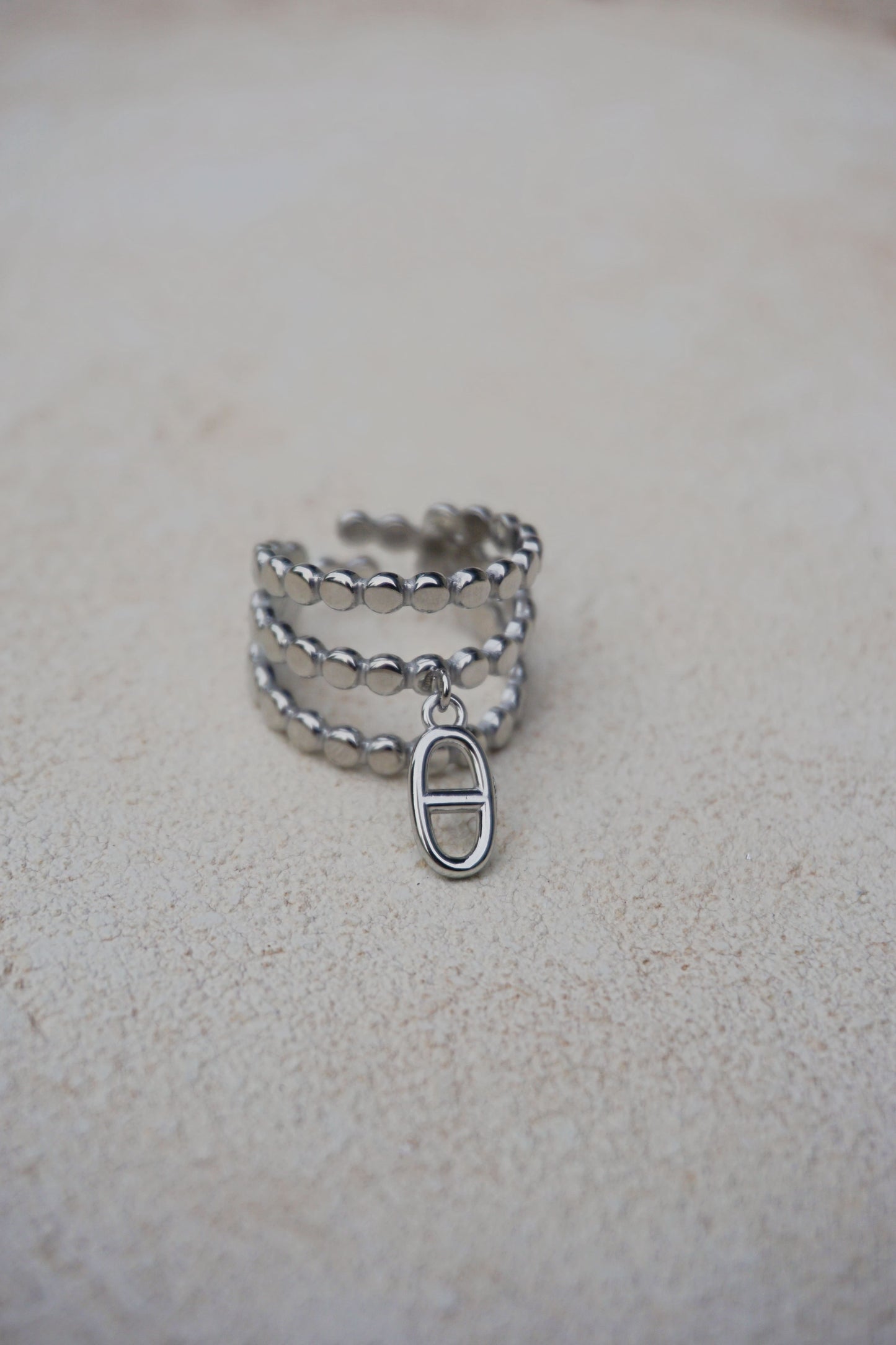 Bague argentée triple et breloque