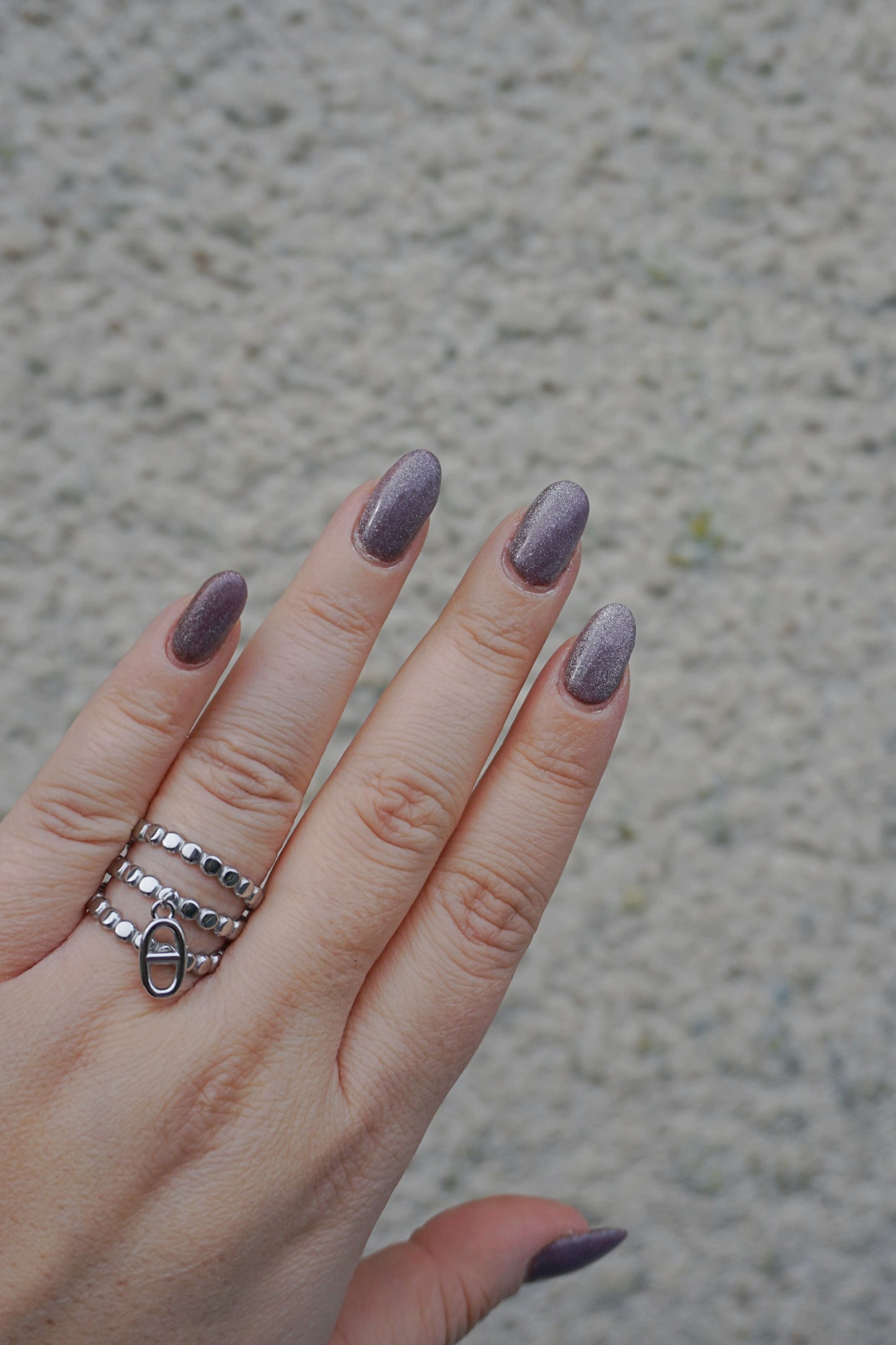 Bague argentée triple et breloque