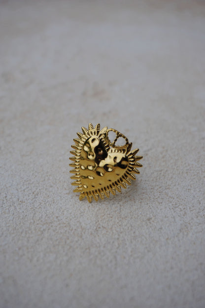 Bague dorée cœur gothique