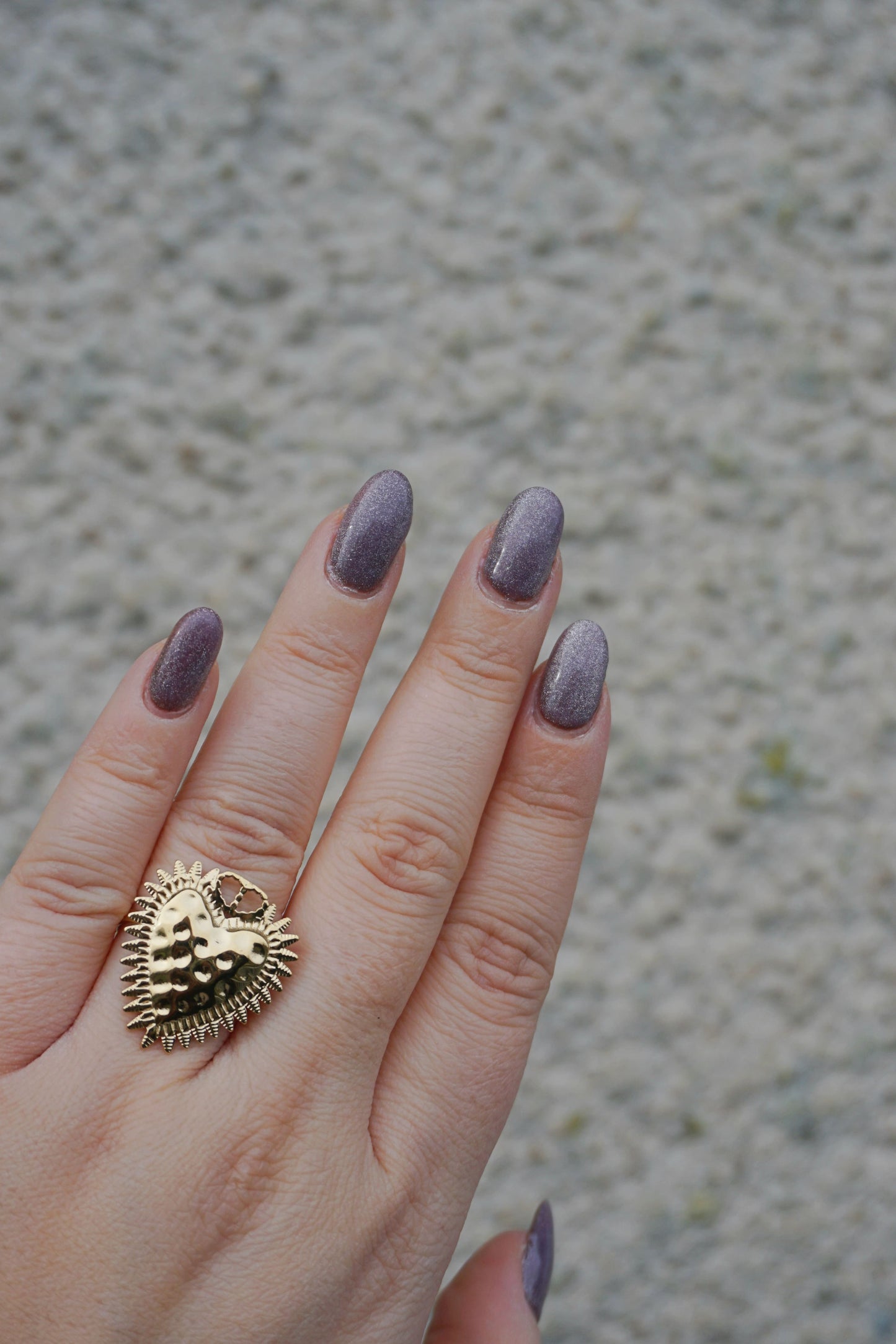 Bague dorée cœur gothique