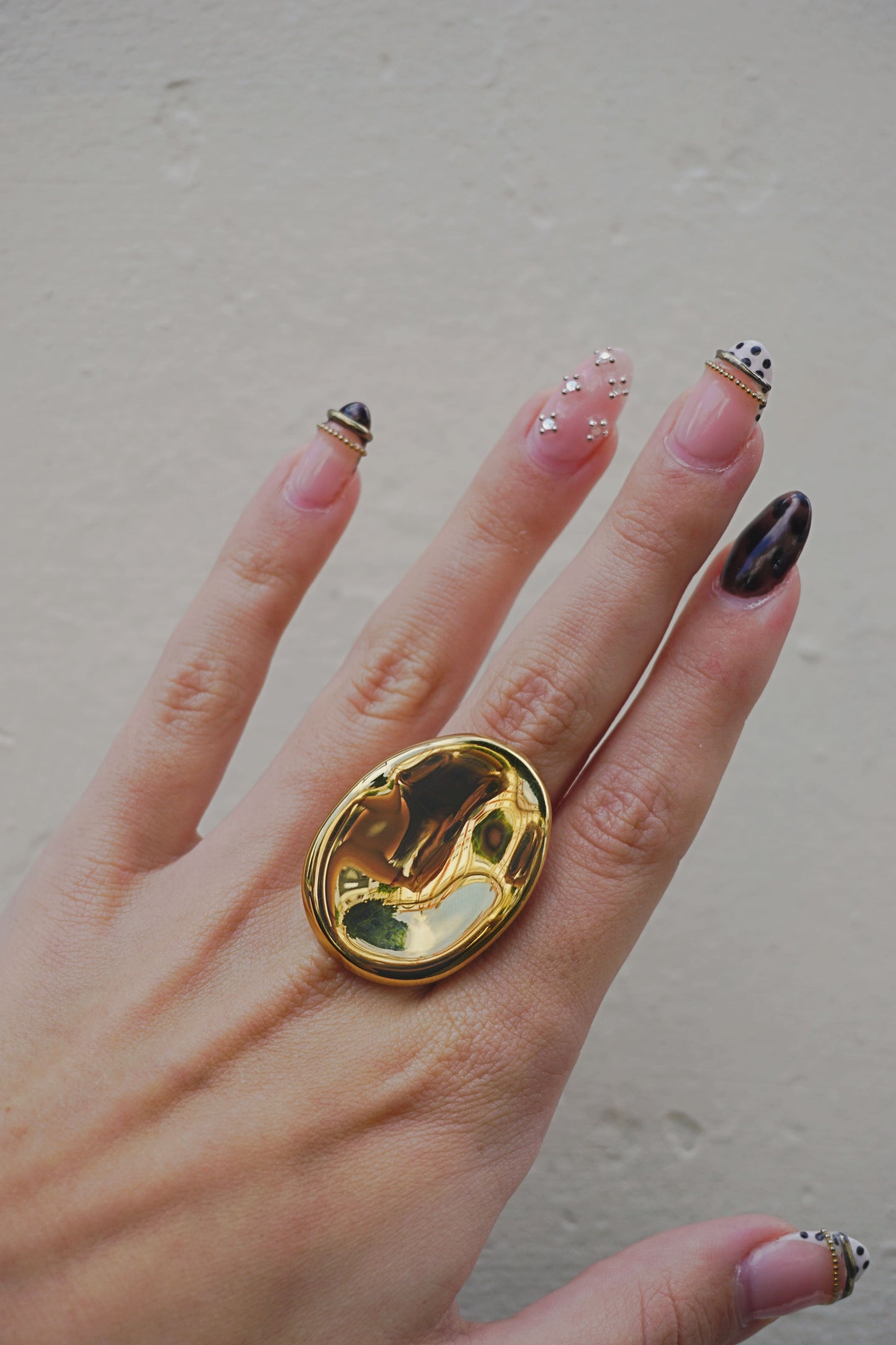 Bague dorée design galet