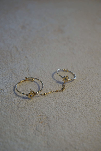 Bague dorée double chaîne fleur