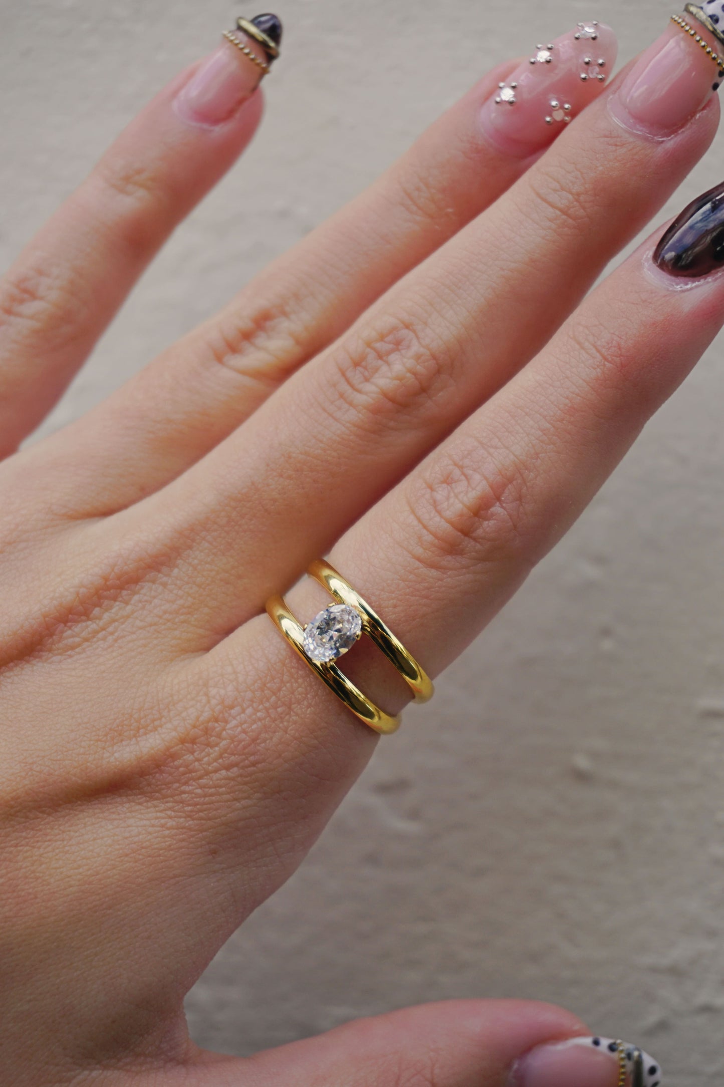 Bague dorée double et pierre strass
