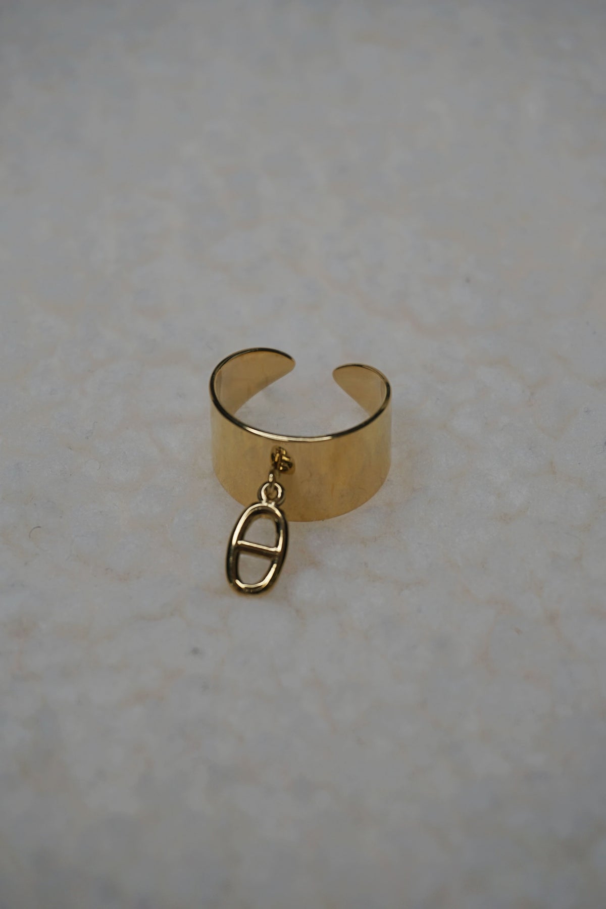 Bague dorée épaisse boucle marine