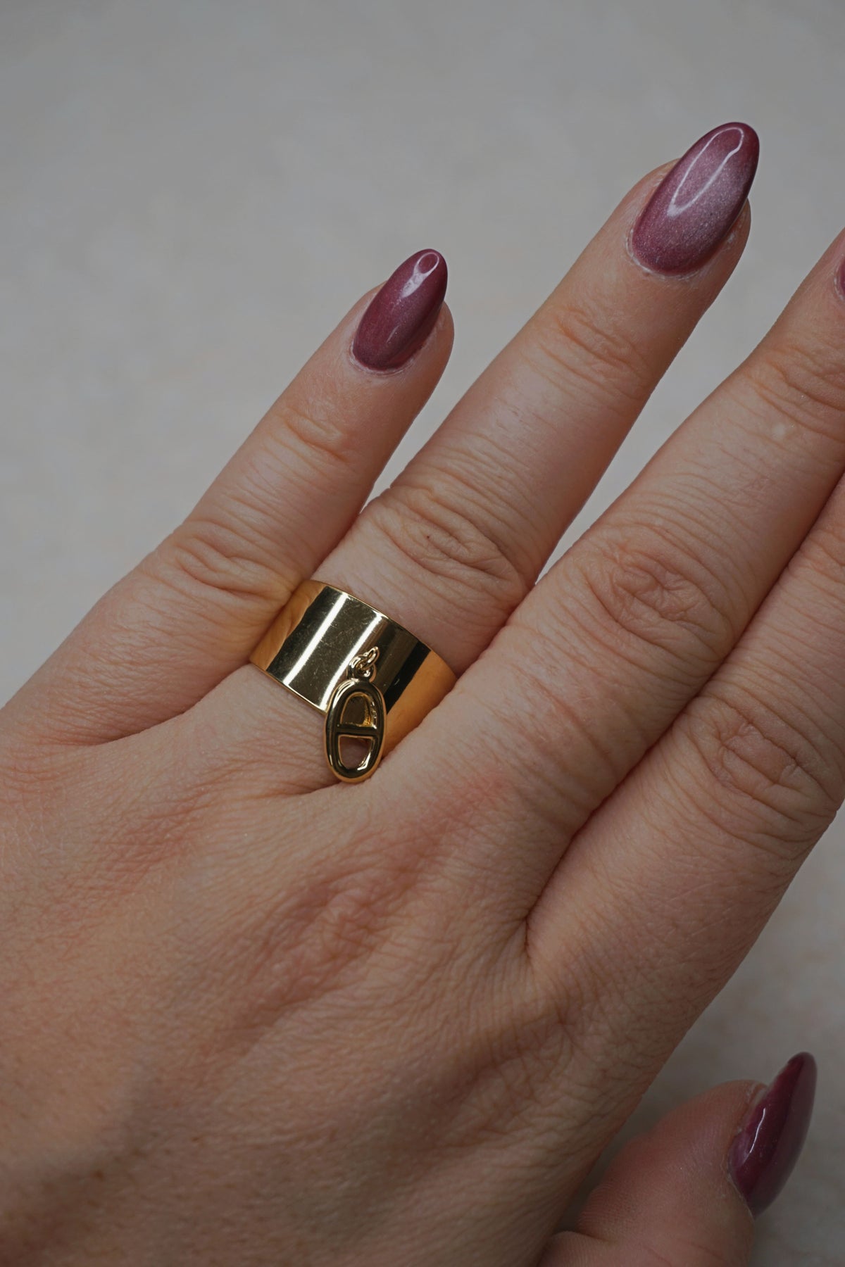 Bague dorée épaisse boucle marine