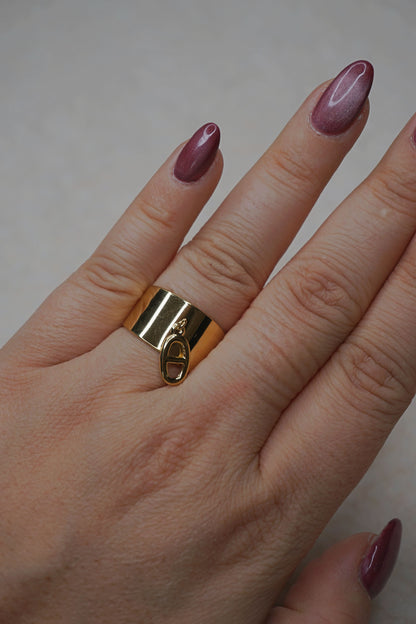 Bague dorée épaisse boucle marine