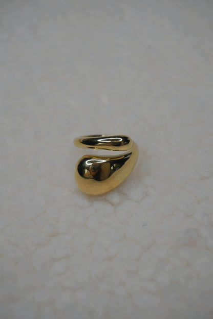 Bague dorée goutte