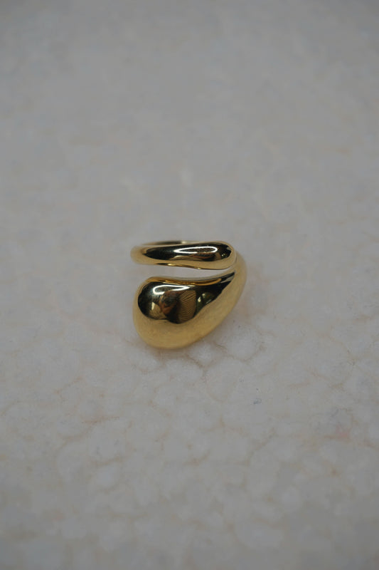 Bague dorée goutte