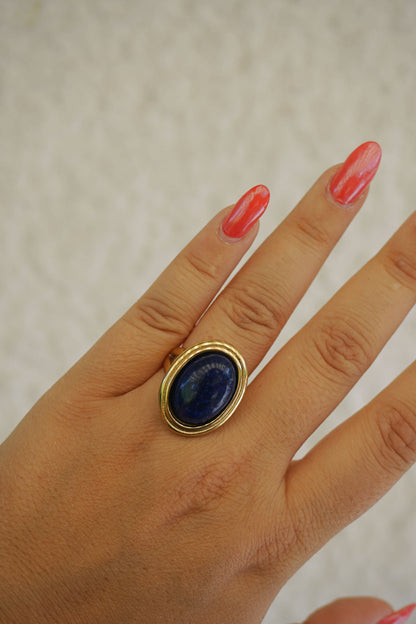 Bague dorée pierre bleue