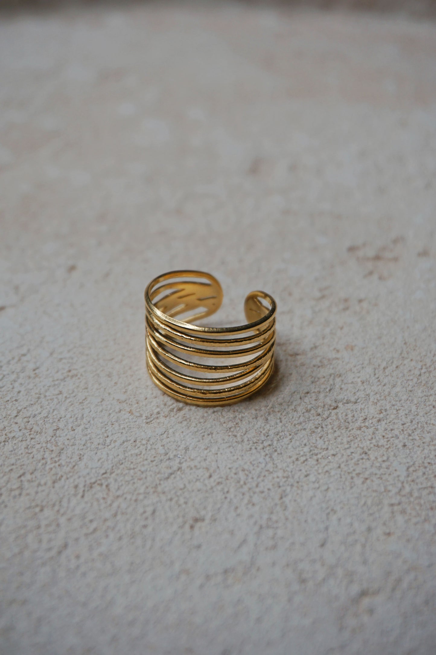 Bague dorée sept anneaux fins