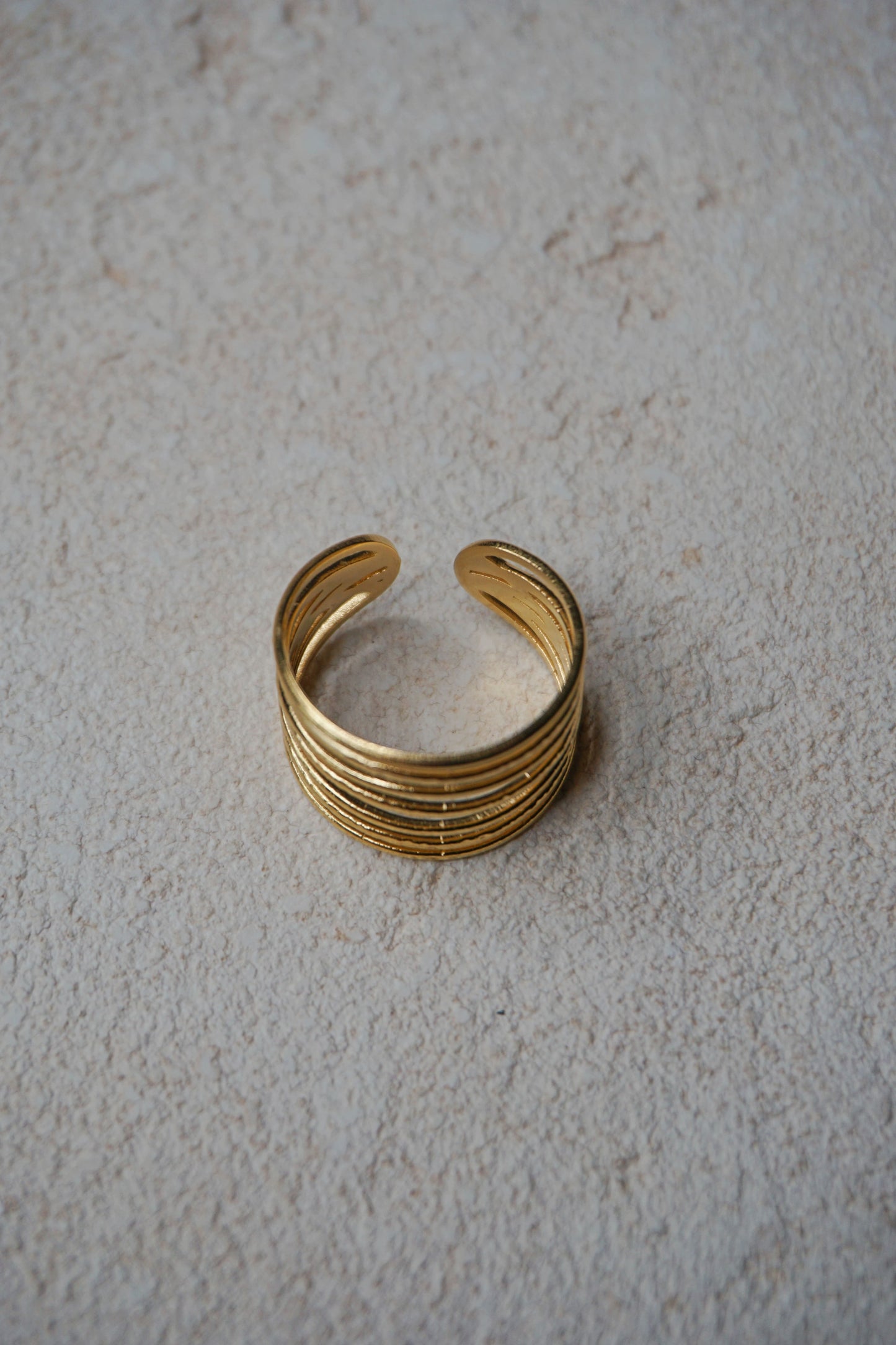 Bague dorée sept anneaux fins