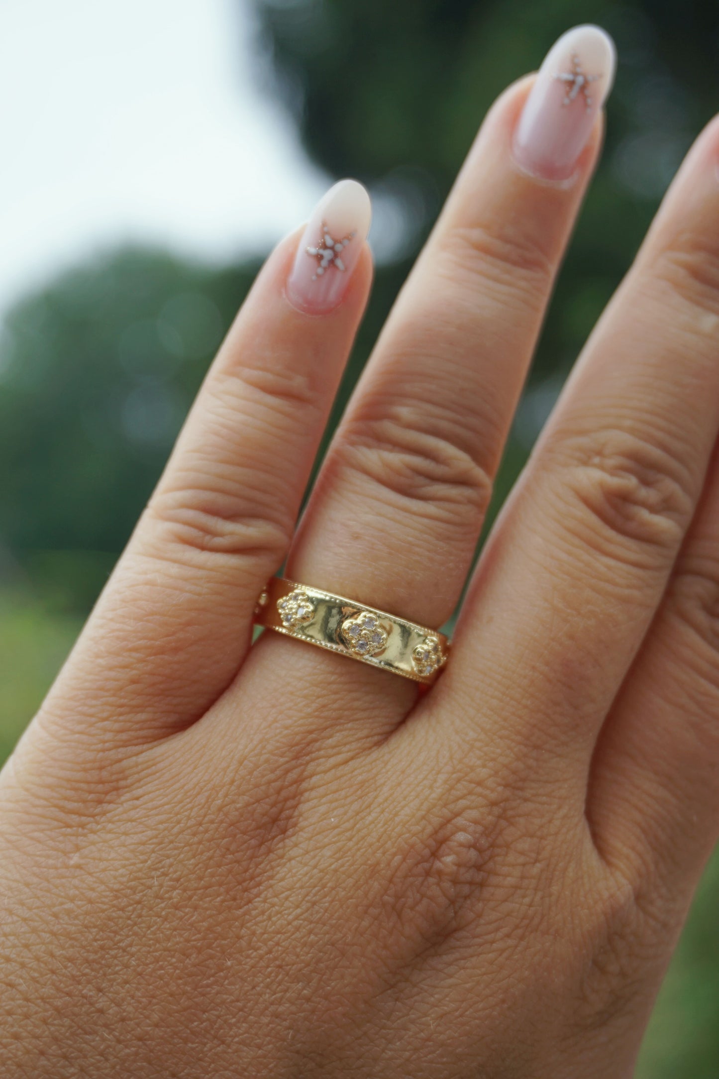 Bague dorée trèfles et strass