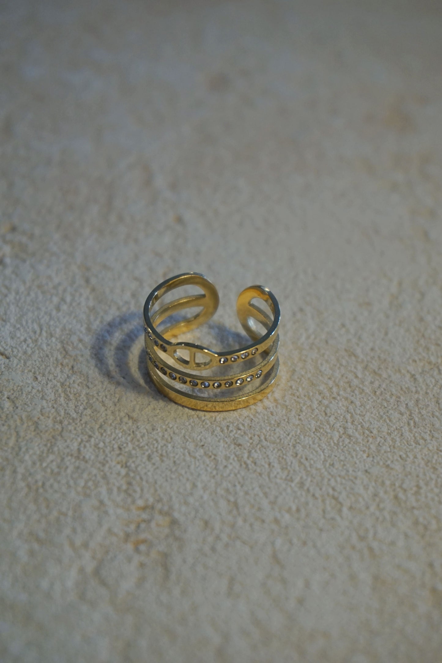 Bague dorée triple boucle et strass