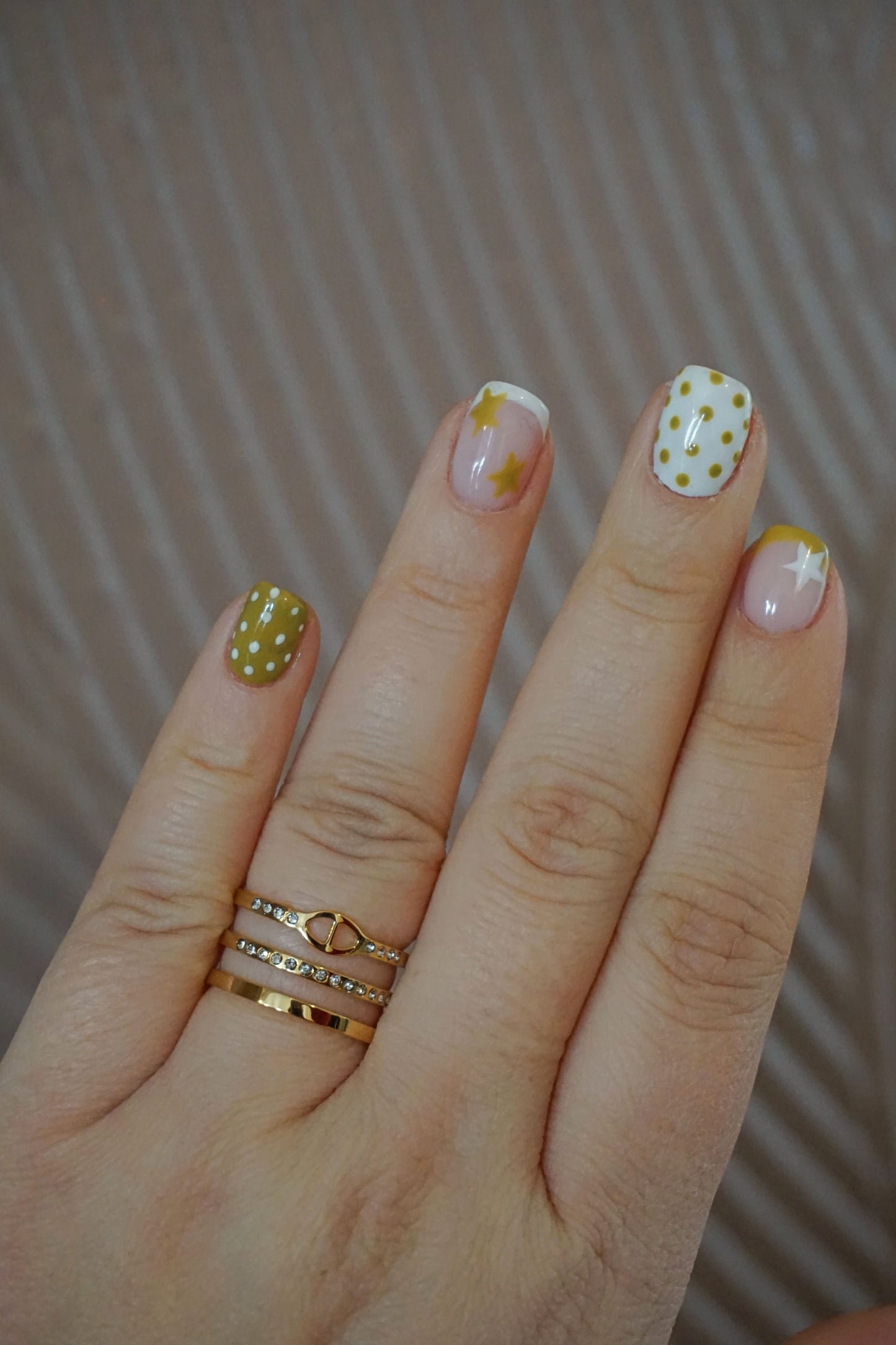 Bague dorée triple boucle et strass