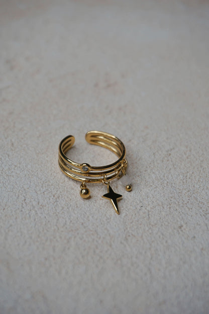 Bague dorée triple breloque étoile et strass