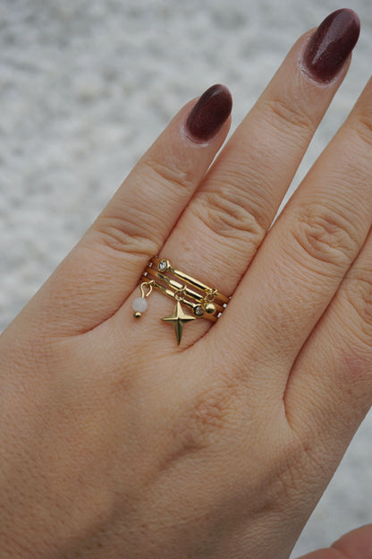 Bague dorée triple breloque étoile et strass