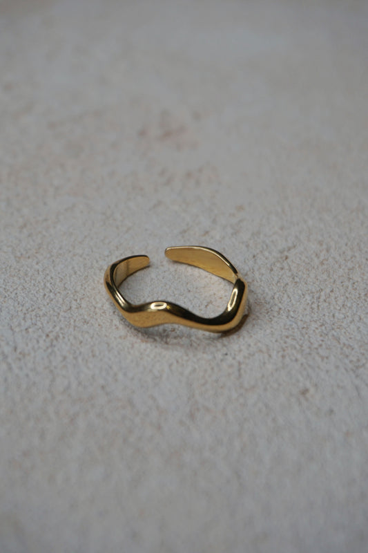 Bague dorée vague