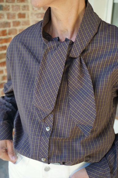 Blouse à carreaux col lavallière
