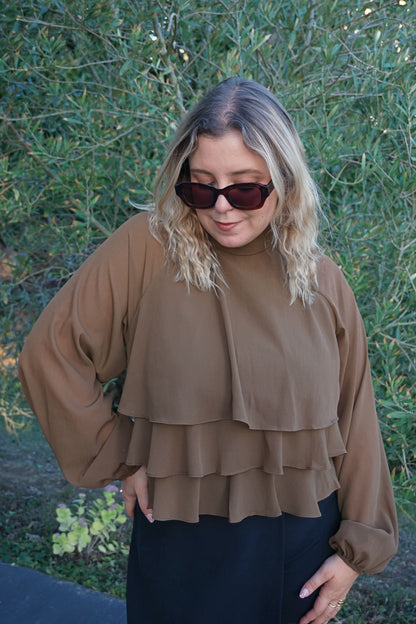 Blouse à volants col montant marron kaki