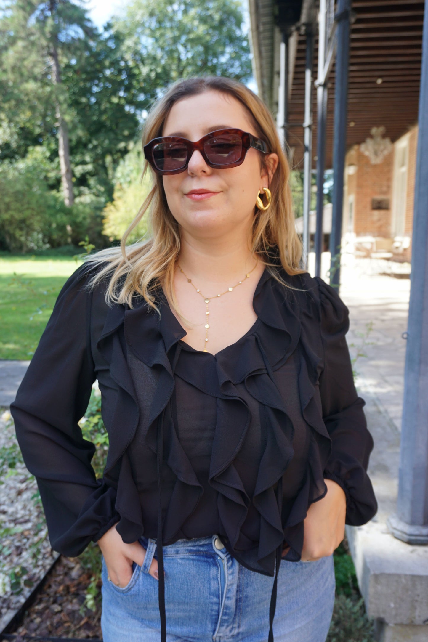 Blouse à volants noire